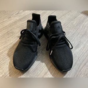WOMEN'S ADIDAS SWIFT RUN 1.0 CASUAL SHOES